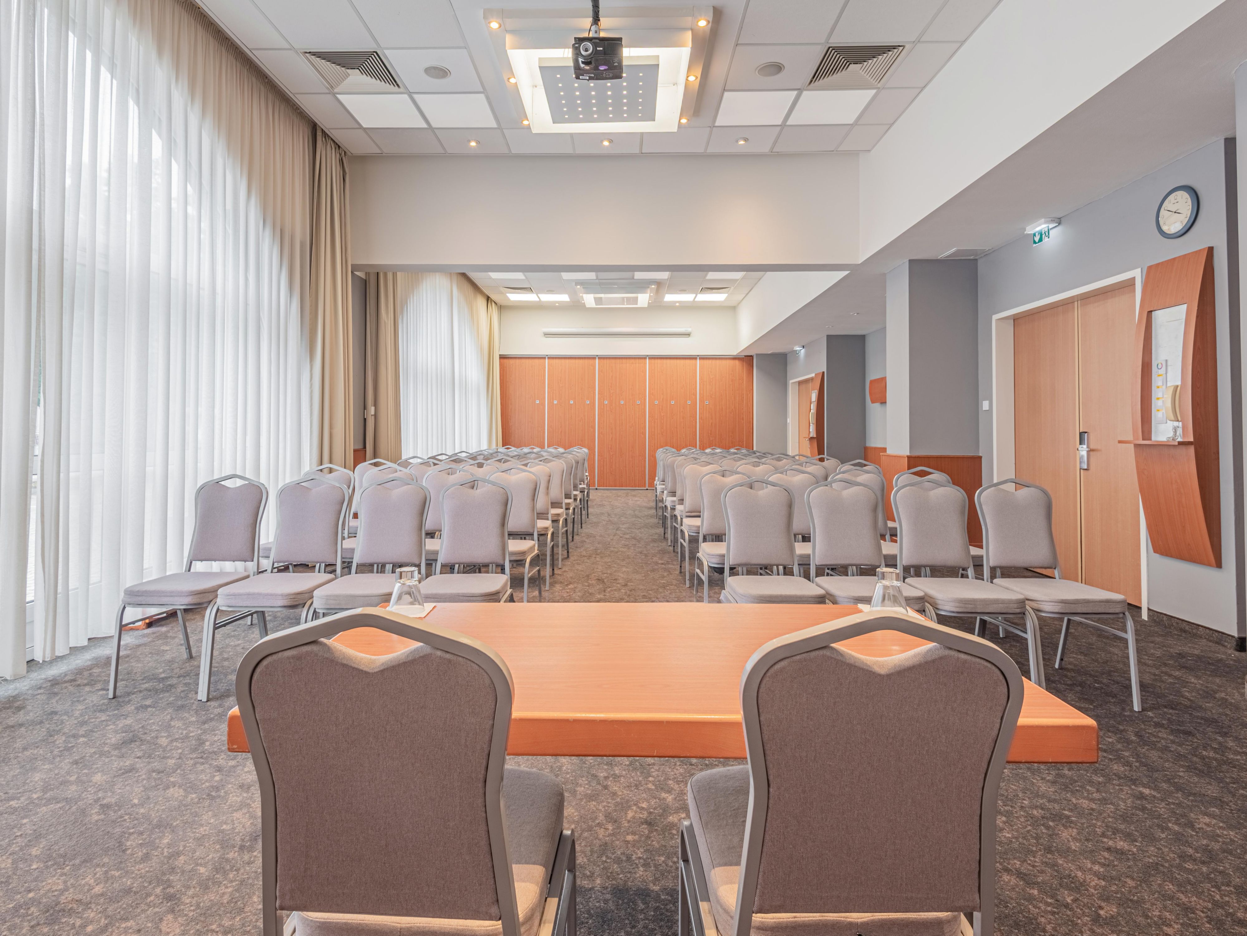 Host your next event with us! Whether it’s an intimate family gathering or a large business conference for up to 200 guests, our versatile meeting rooms and conference facilities are designed to meet your every need.
With 4 fully equipped meeting rooms, 96 comfortable guest bedrooms, high-speed Wi-Fi, and integrated audio-visual technology.