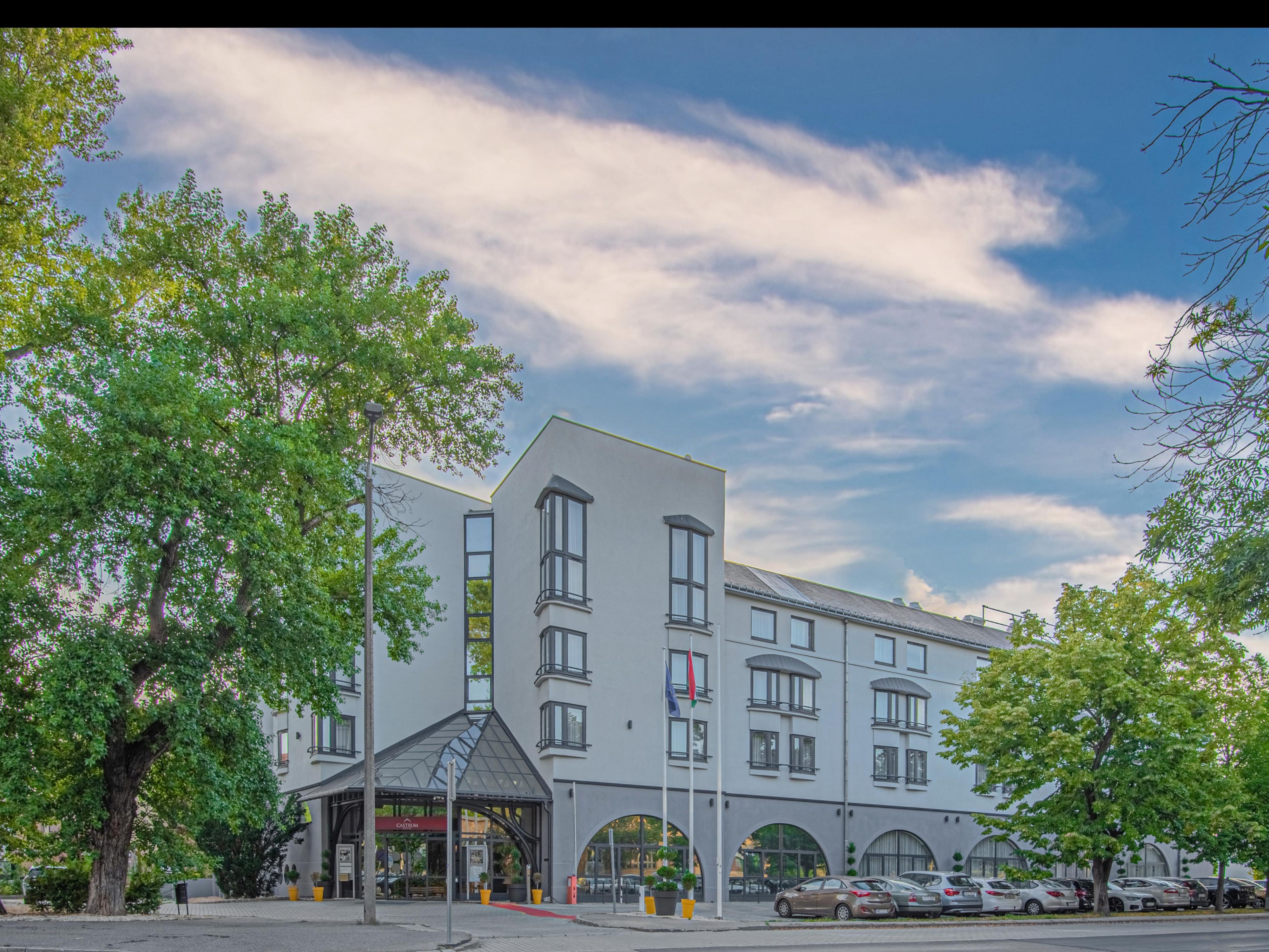 Arriving by car? Enjoy hassle-free parking with over 100 spaces available—80 of which are conveniently located in our secure underground garage for your peace of mind.