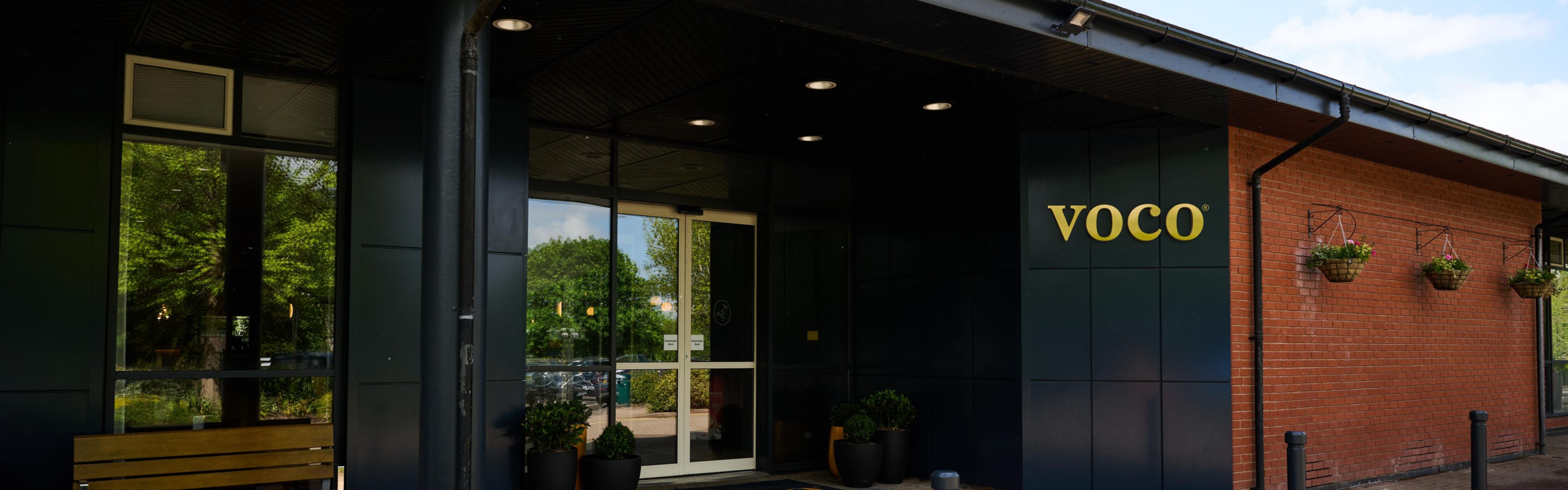 $hotelInfo.mediaDetails.welcomePhotos.primaryPhoto.caption}