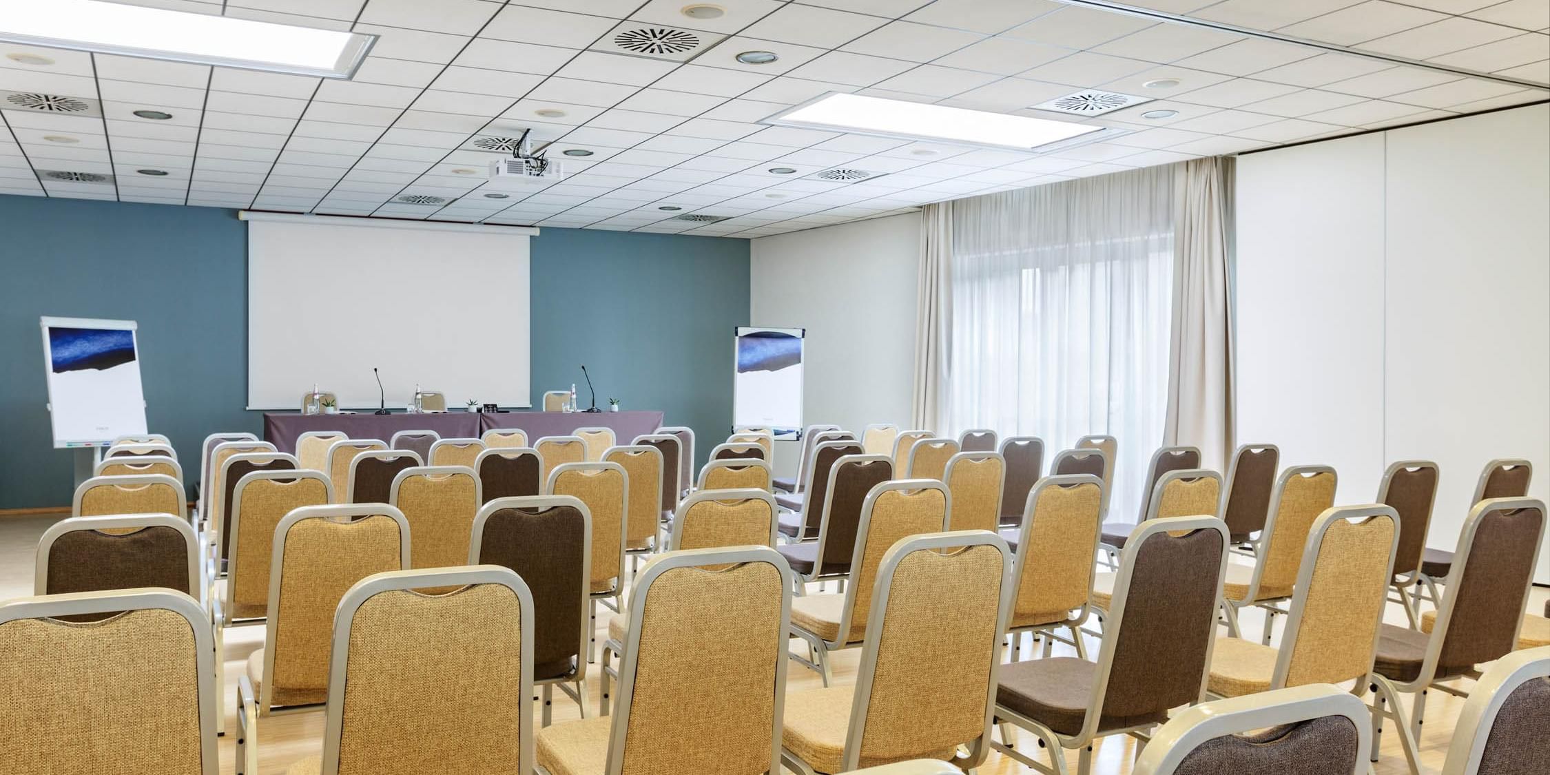 No event is impossible to carry out at voco Venice Mestre – The Quid: with a congress center composed of 7 events and meeting spaces for up to 260 people in total, ideal for any occasion, make your mark with the help of our warm and welcoming team!