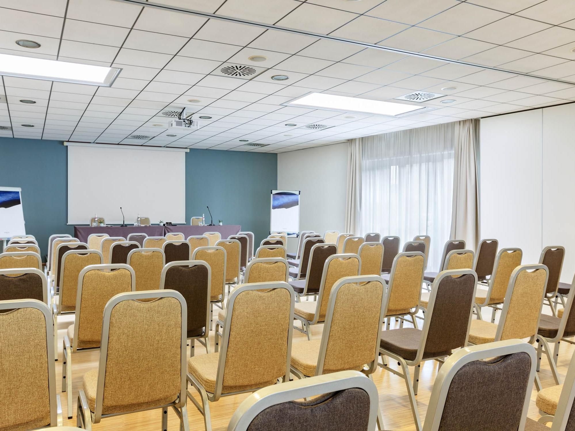No event is impossible to carry out at voco Venice Mestre – The Quid: with a congress center composed of 7 events and meeting spaces for up to 260 people in total, ideal for any occasion, make your mark with the help of our warm and welcoming team!