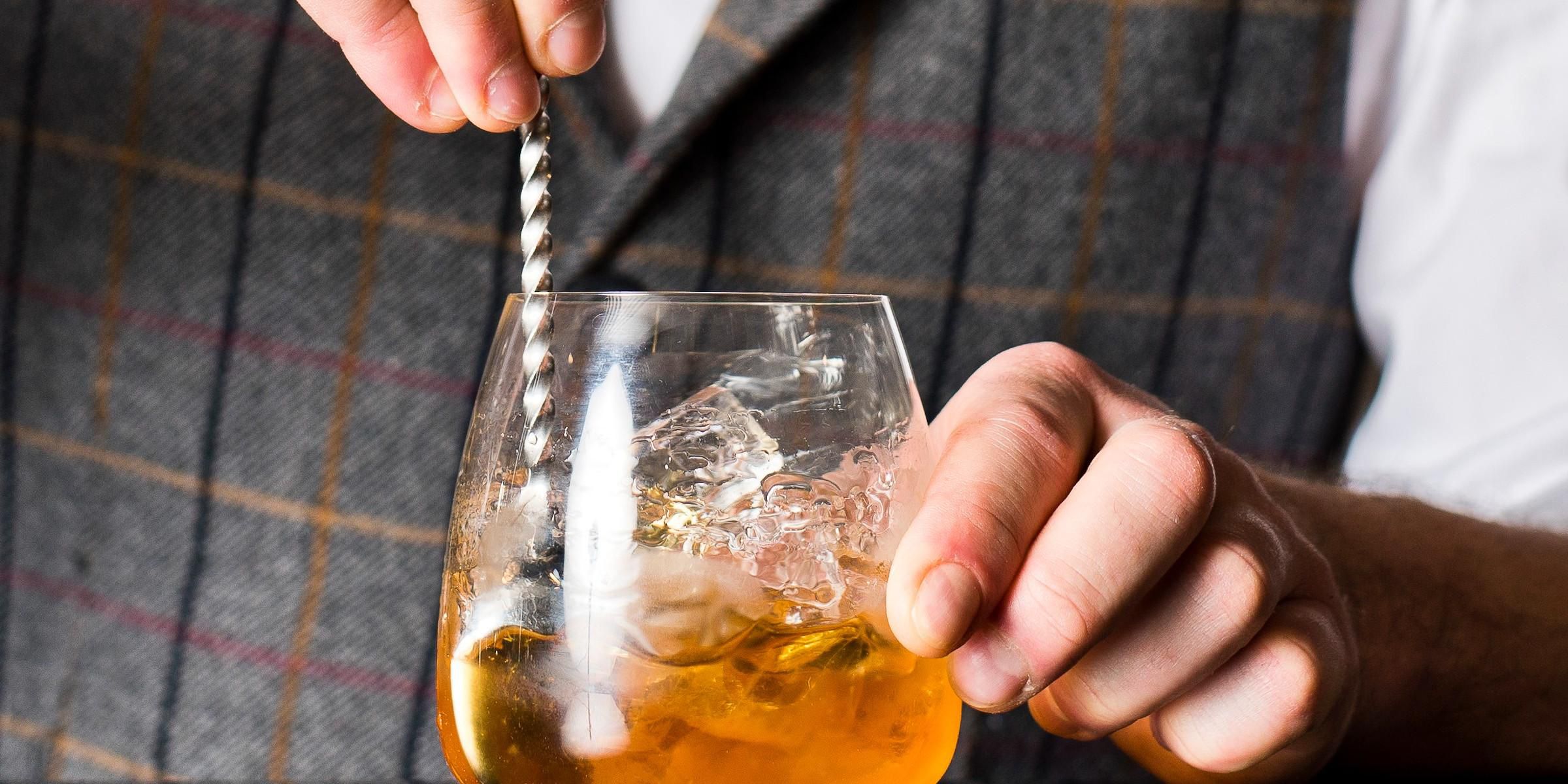 Like the name of our hotel, our bar invites guests and locals alike to come in and relax in a playful yet sophisticated atmosphere. Enjoy a classic Bluebird cocktail, ask our bartenders for their signature drink, or have a glass of wine or beer. Make your way from the lounge area to the bar, where great conversations and lasting memories are made.