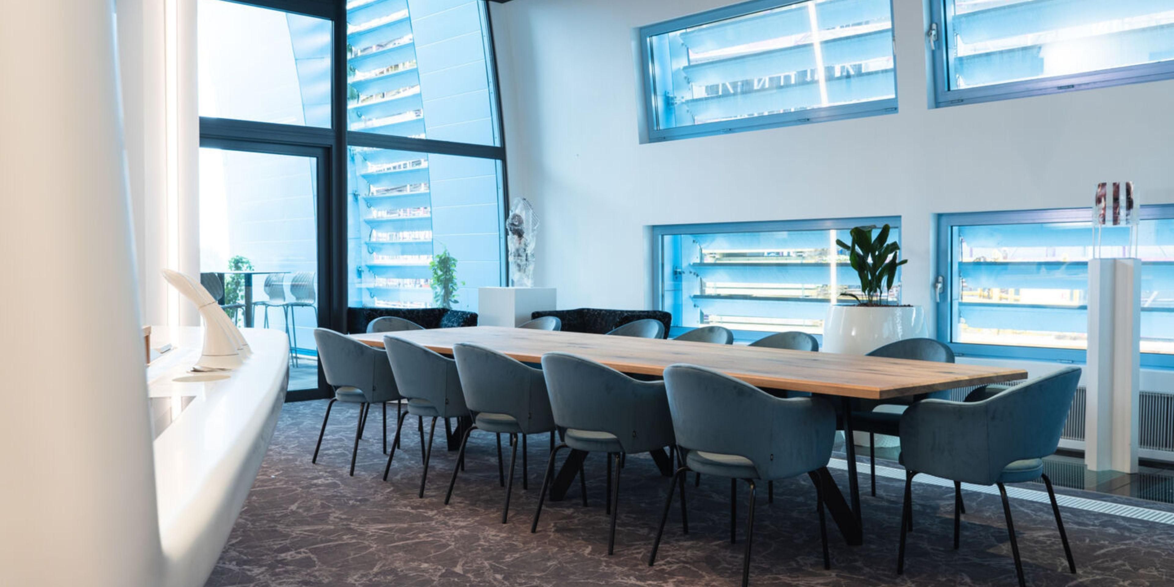 Discover the epitome of modern business elegance at voco Brussels City North located at the new Living Tomorrow Innovation Campus. Our hotel is more than just a place to stay; it's a dynamic hub for meetings and events that seamlessly blends style, functionality, and innovation.  Explore our facilities.