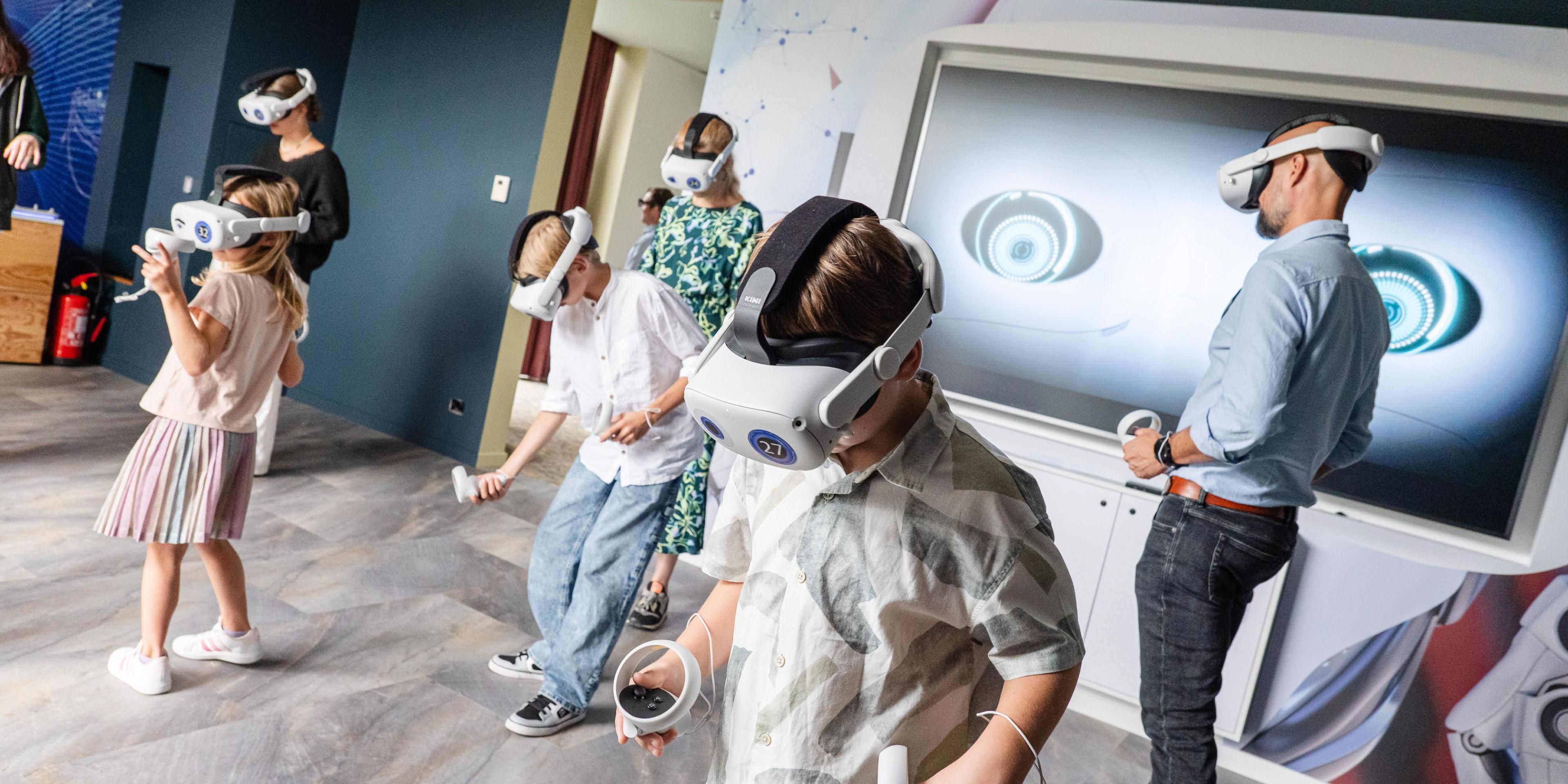 The world in the year 2030 and beyond: what will it look like? The way we work, the way we live or the way we transport ourselves. Living Tomorrow sees no question marks but a canvas to paint with dreams and visions of the future. That canvas is the new Digital Experience Center in Living Tomorrow's Innovation Campus. Book the tour now to discover.