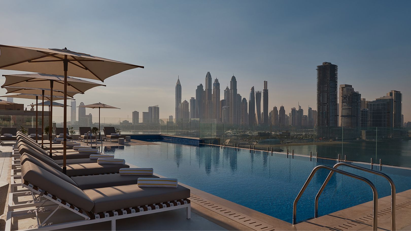 Dubai The Palm Roof Pool