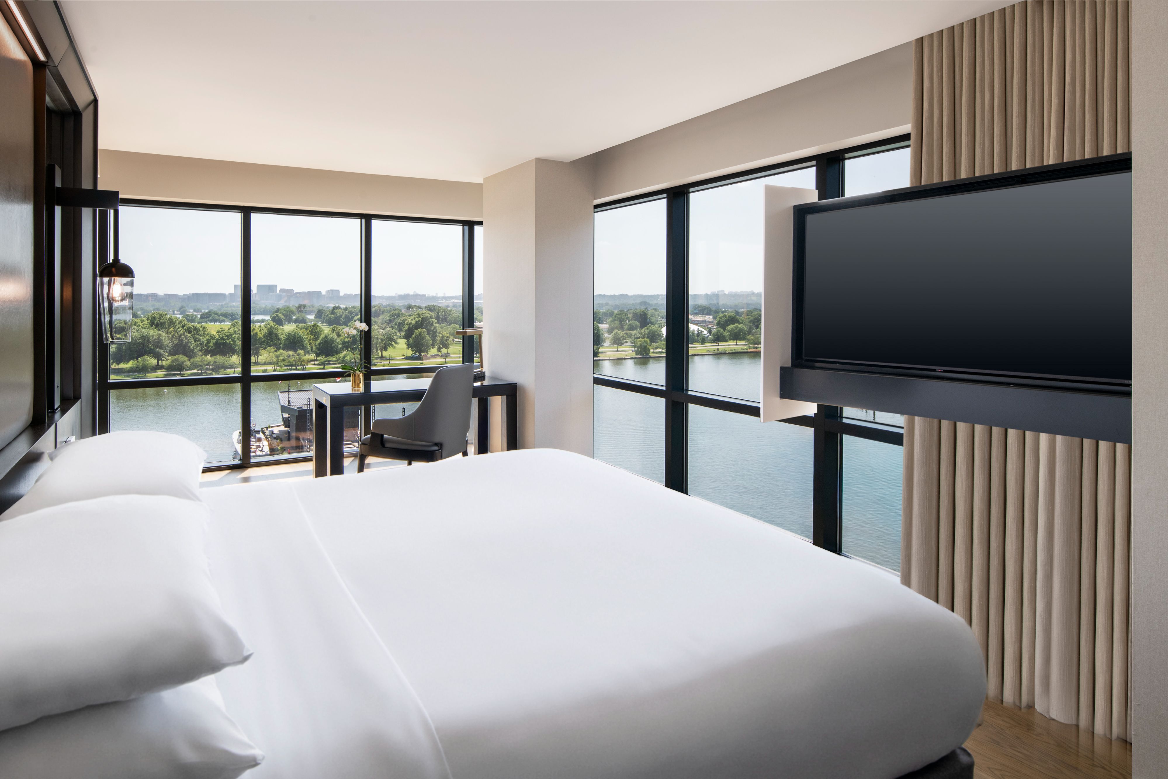 Water suite bedroom.