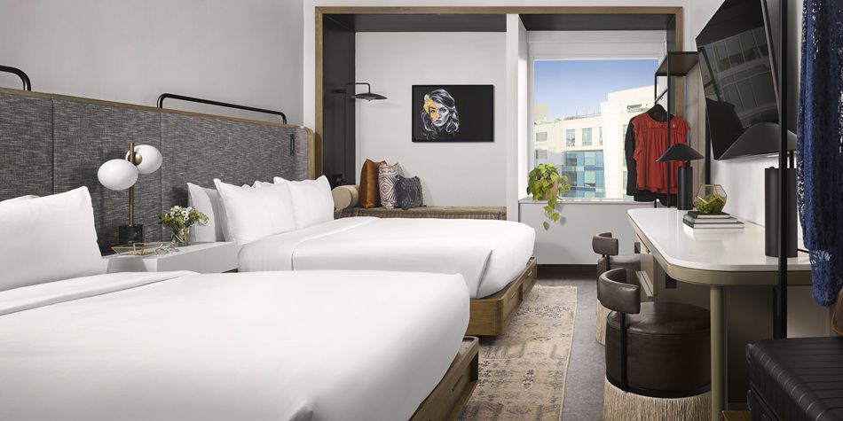 Double queen guestroom featuring city views