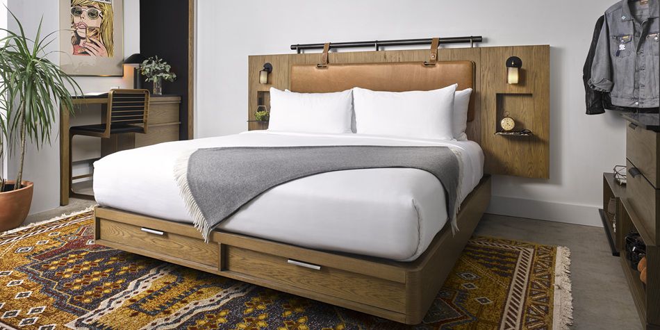 Standard king guestroom 