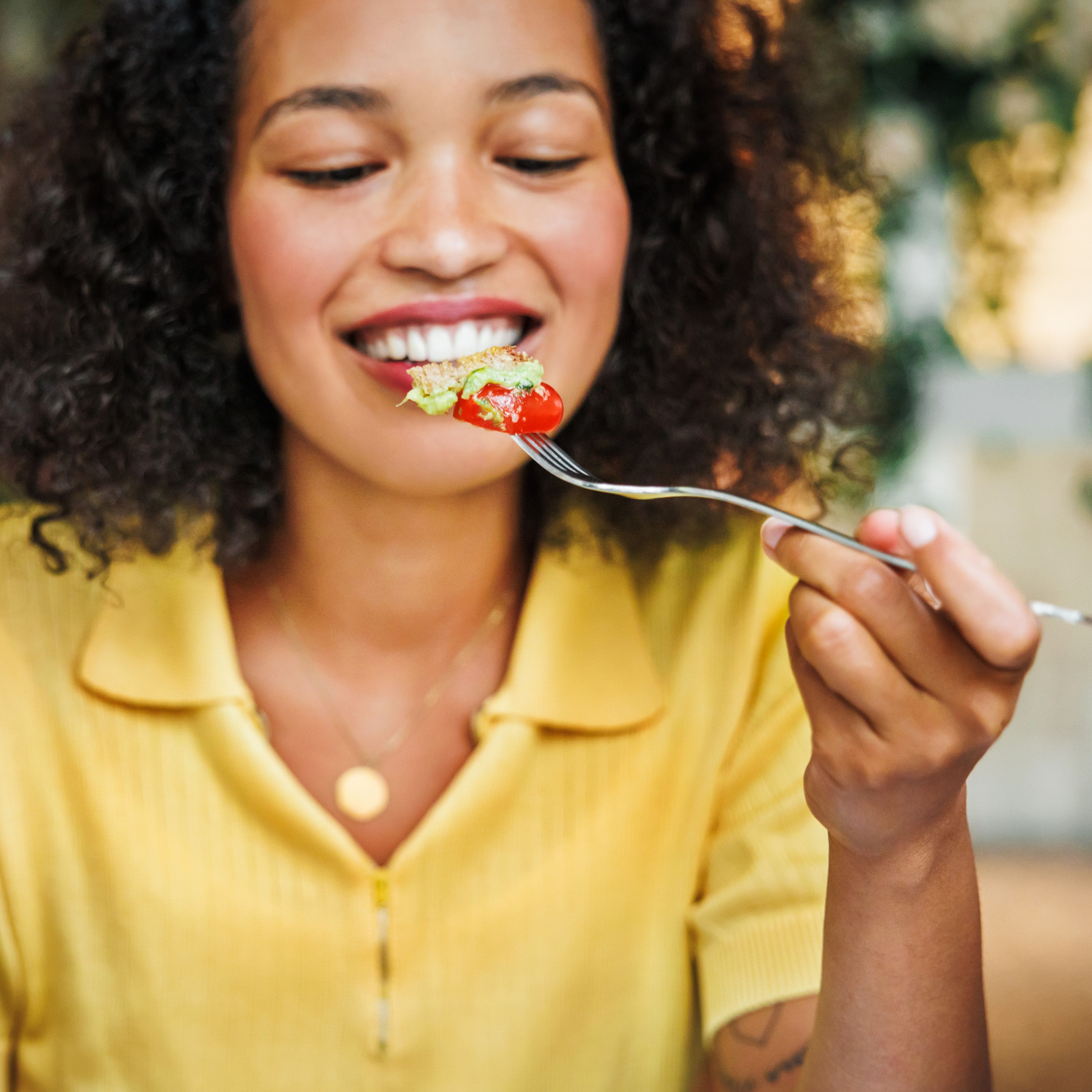 Woman eating lunch