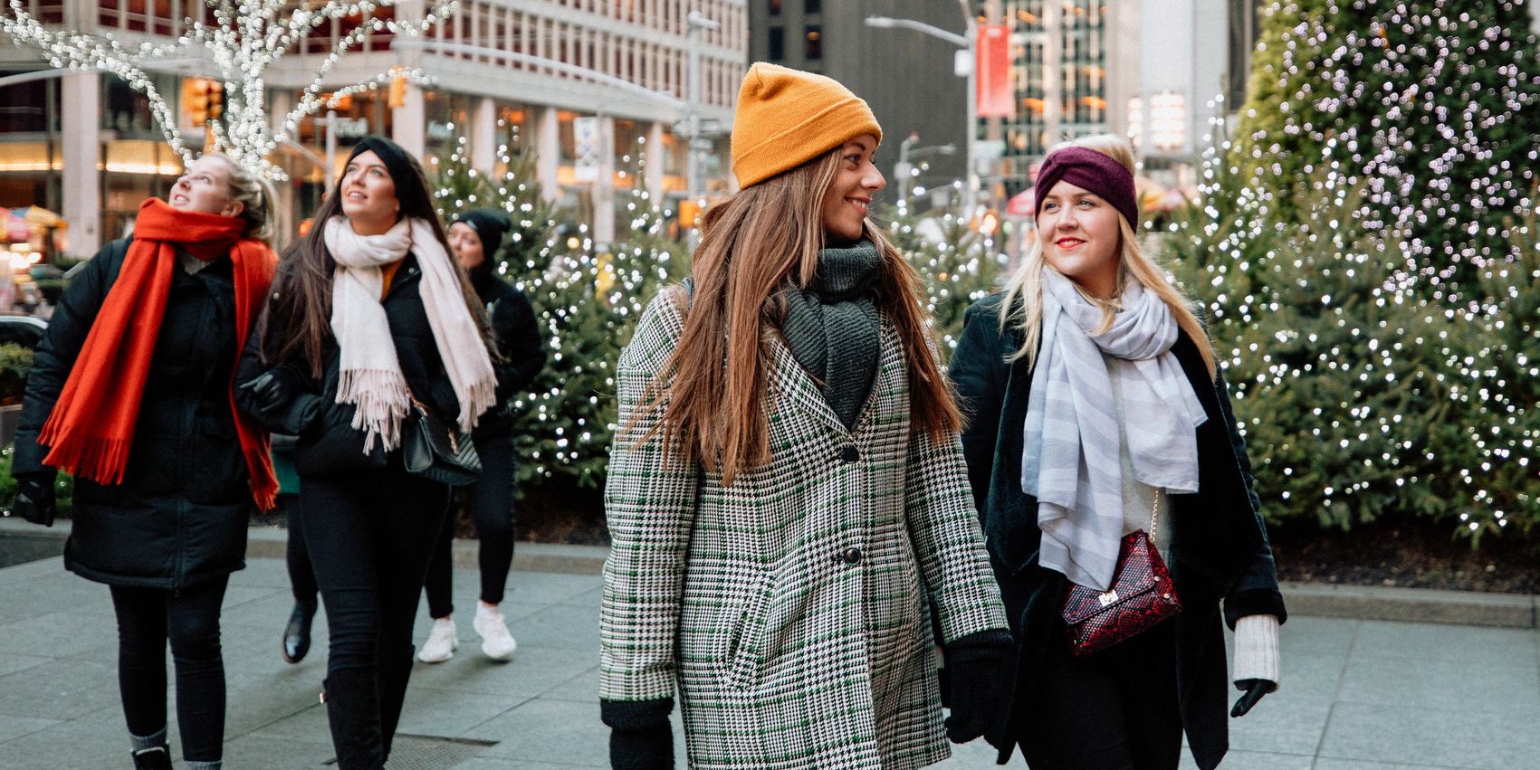 Women walking in New York during Holidays
