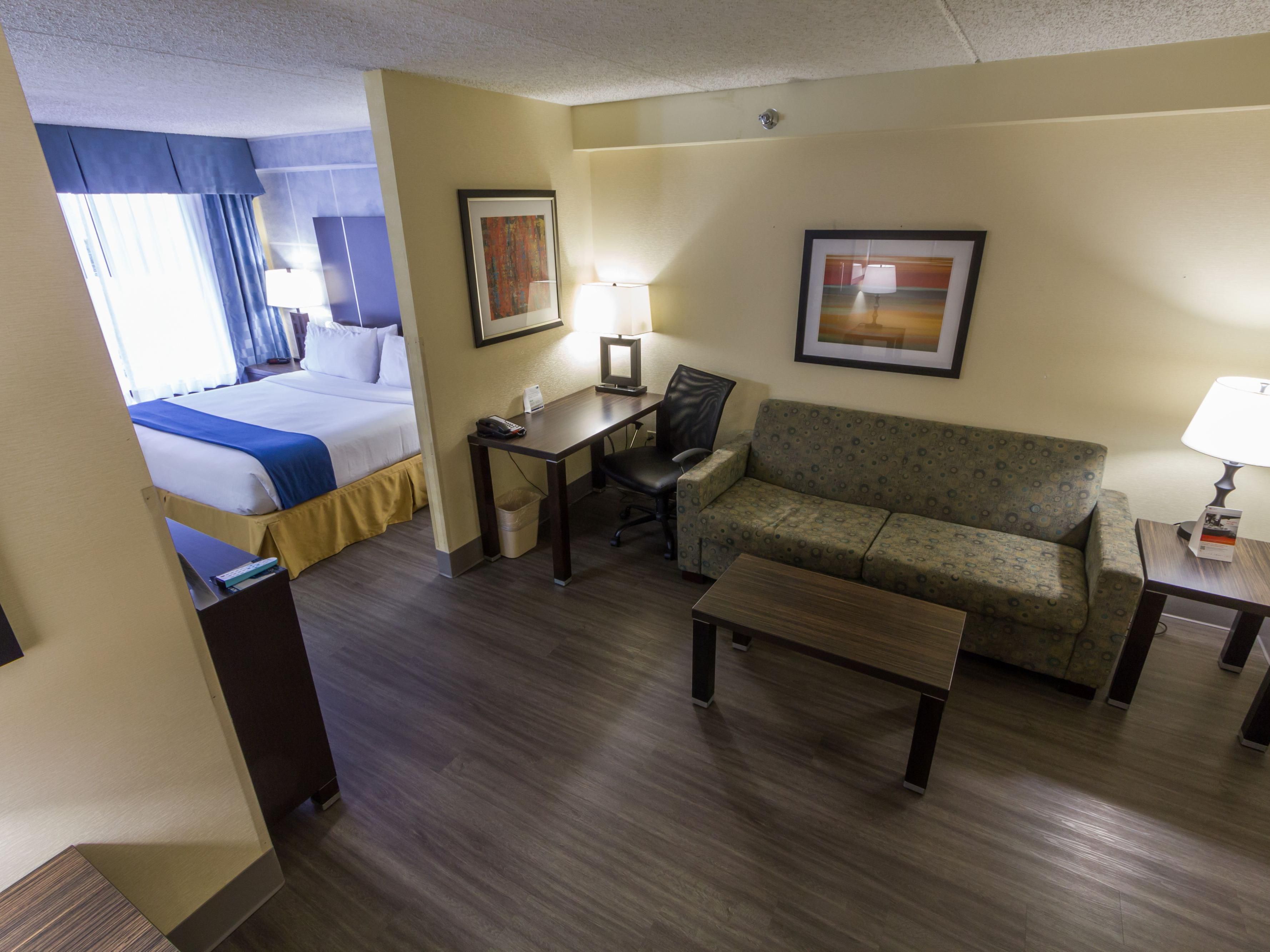 اصنع ذكريات تدوم في أجنحتنا الفسيحة.