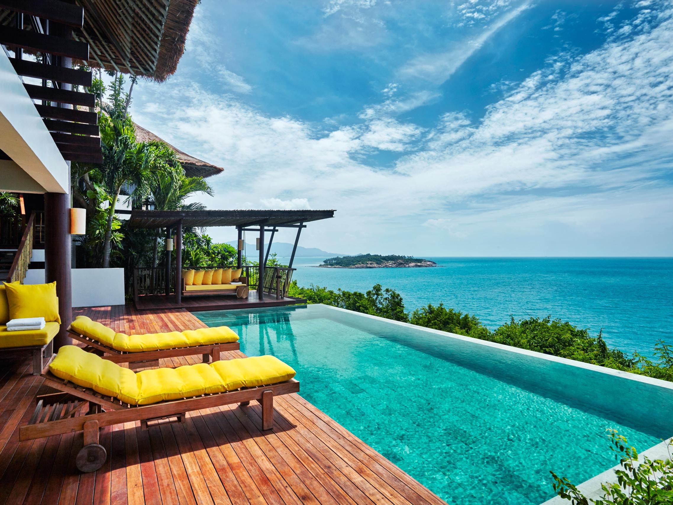 Lounge chairs overlooking plunge pool and the ocean