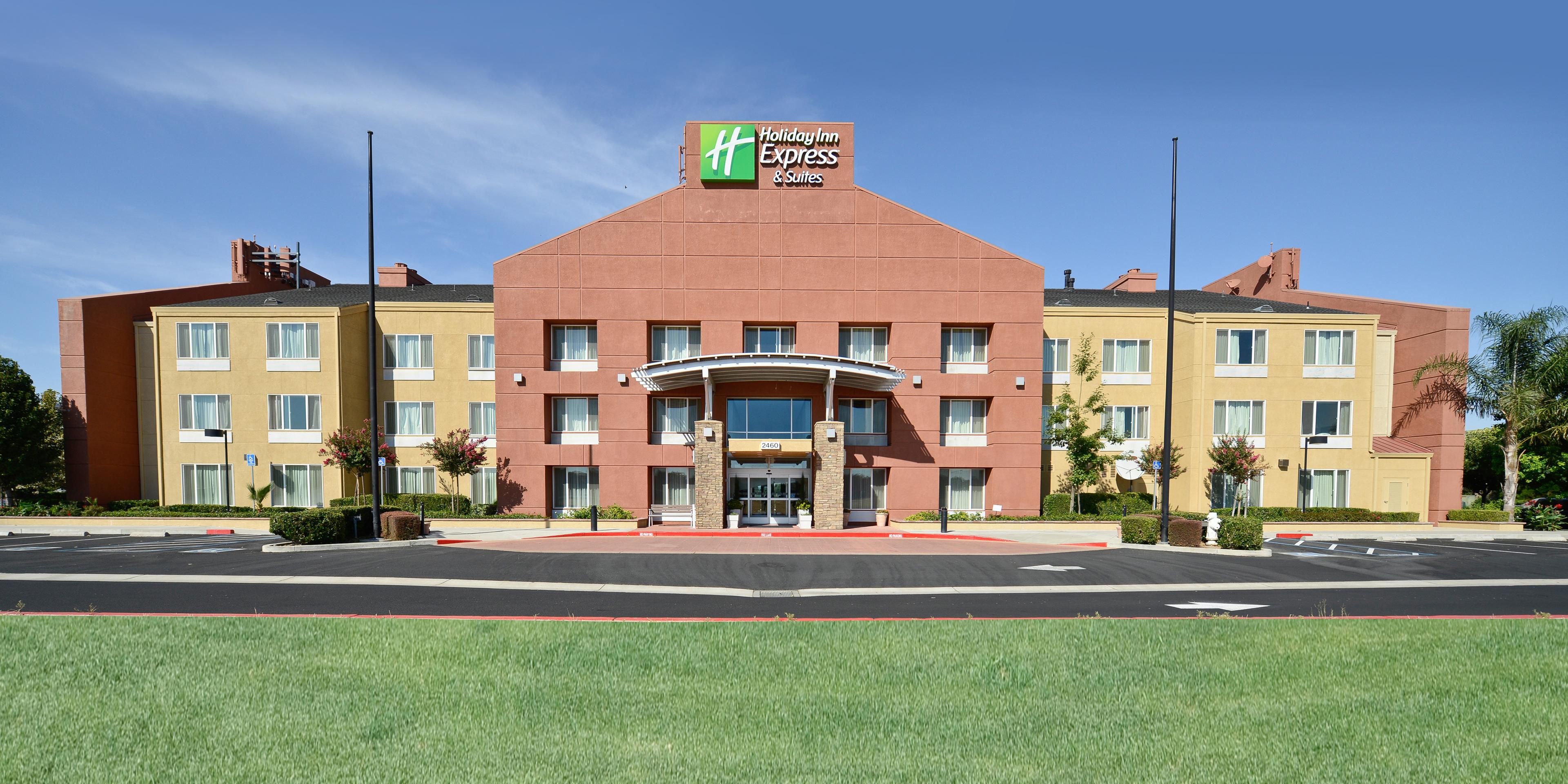 Holiday Inn Express & Suites 鹿格罗夫 - 萨克拉门托地区
