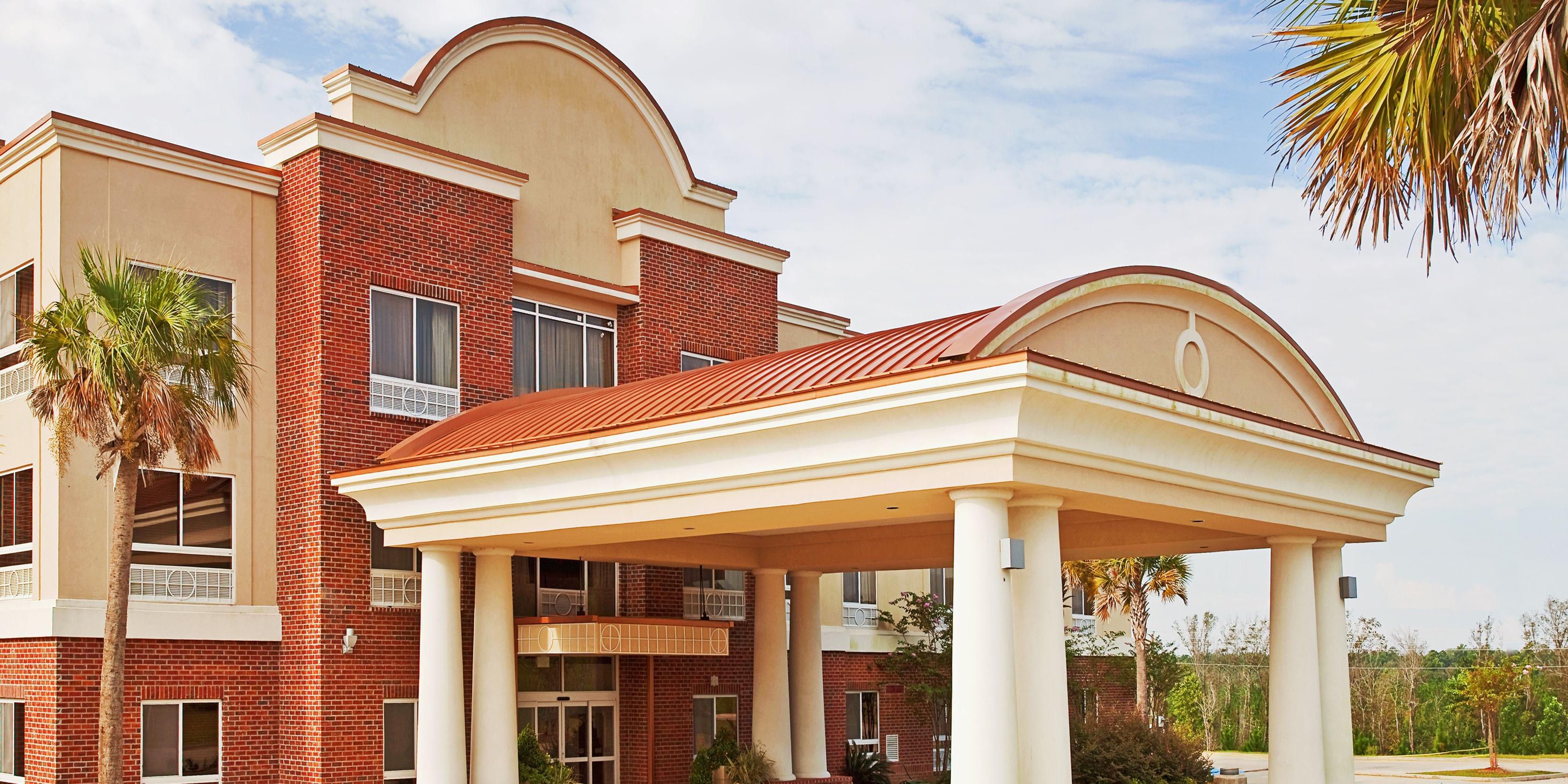 Holiday Inn Express & Suites Lucedale