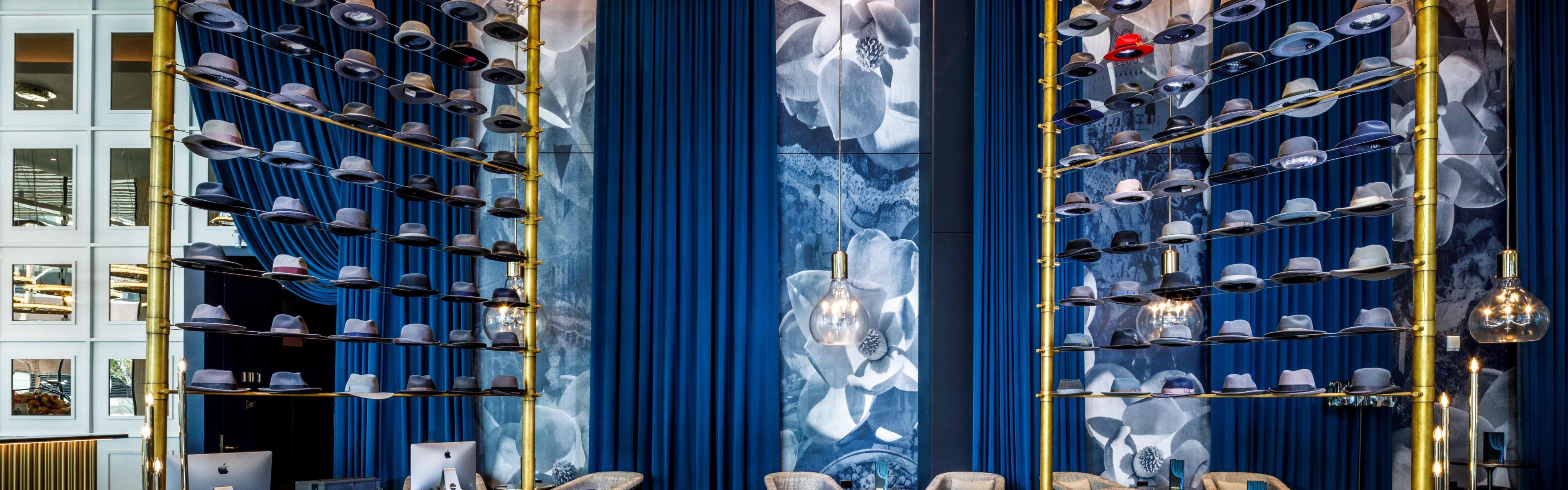 $hotelInfo.mediaDetails.welcomePhotos.primaryPhoto.caption}